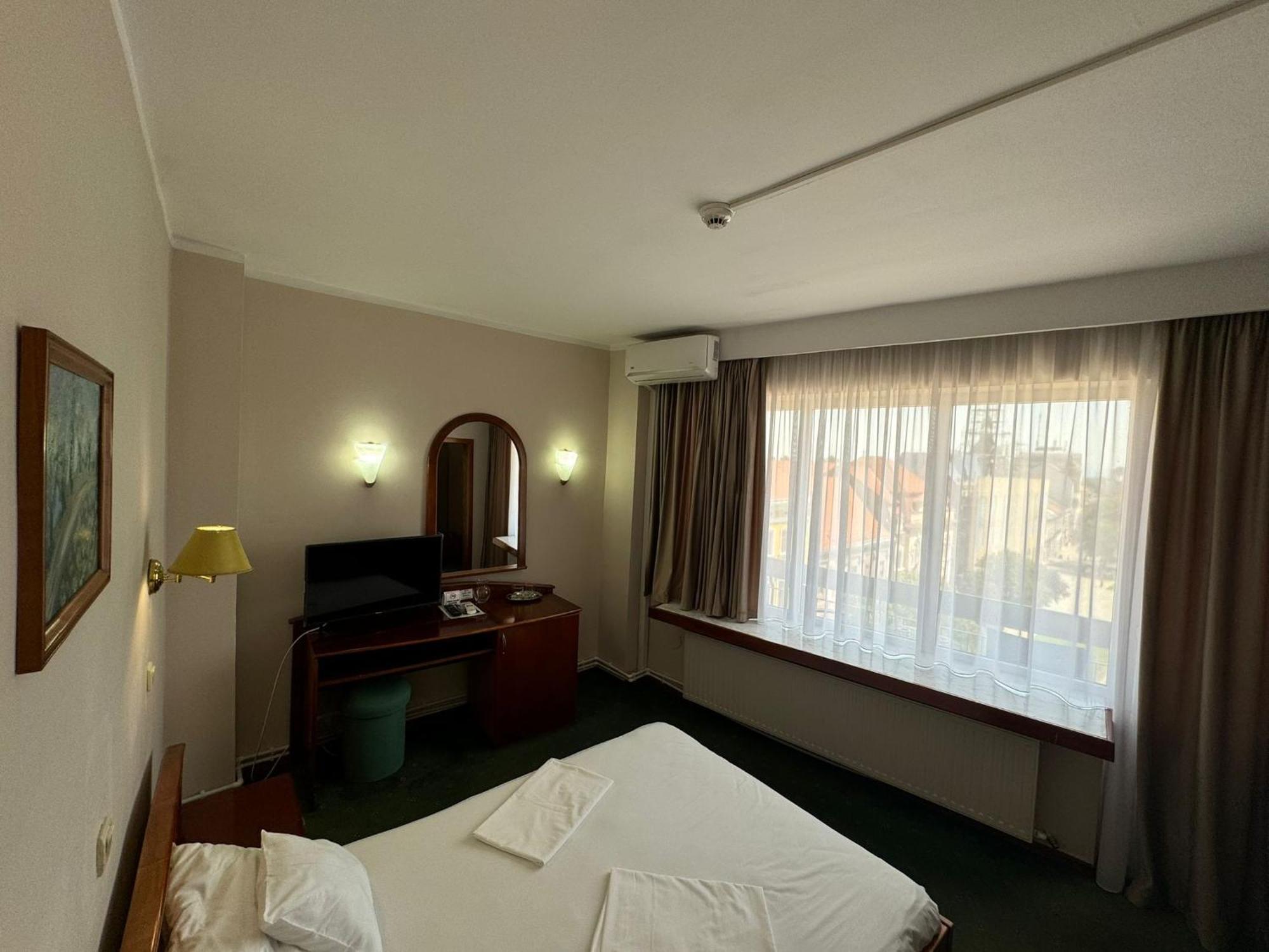 Aurora Hotel 3*